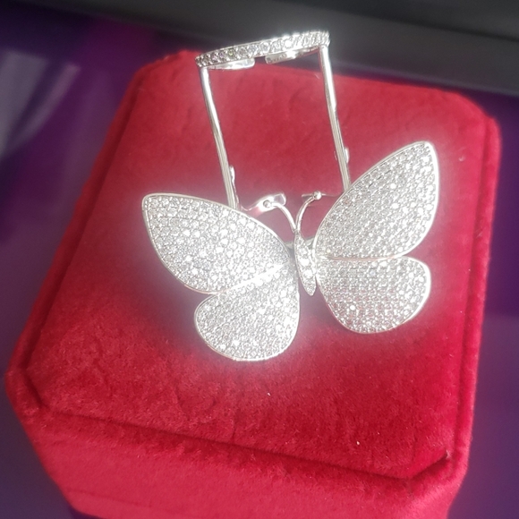 Moving butterfly ring - Picture 1 of 4